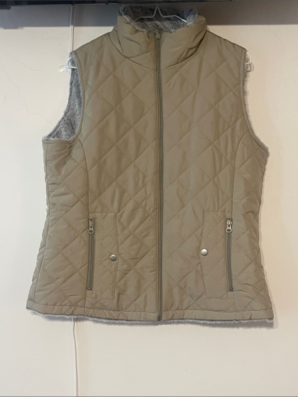 Quilted Sleeveless Puffer Vest in Taupe reversible